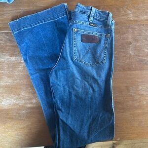 Wrangler Retro Trouser Stretch Jean
26 x 34
Lightly worn